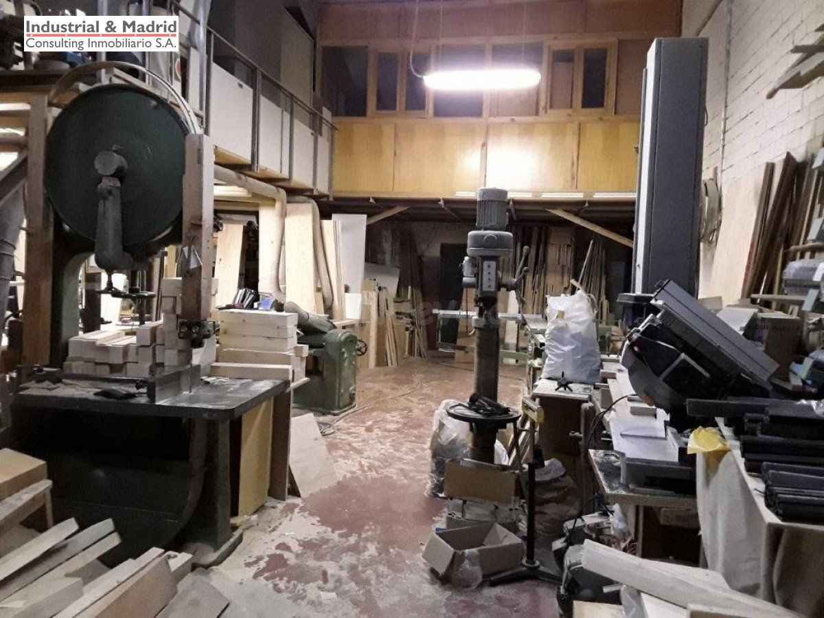 NAVE INDUSTRIAL Y NEGOCIO DE CARPINTERIA / EBANISTERIA EN MEJORADA.