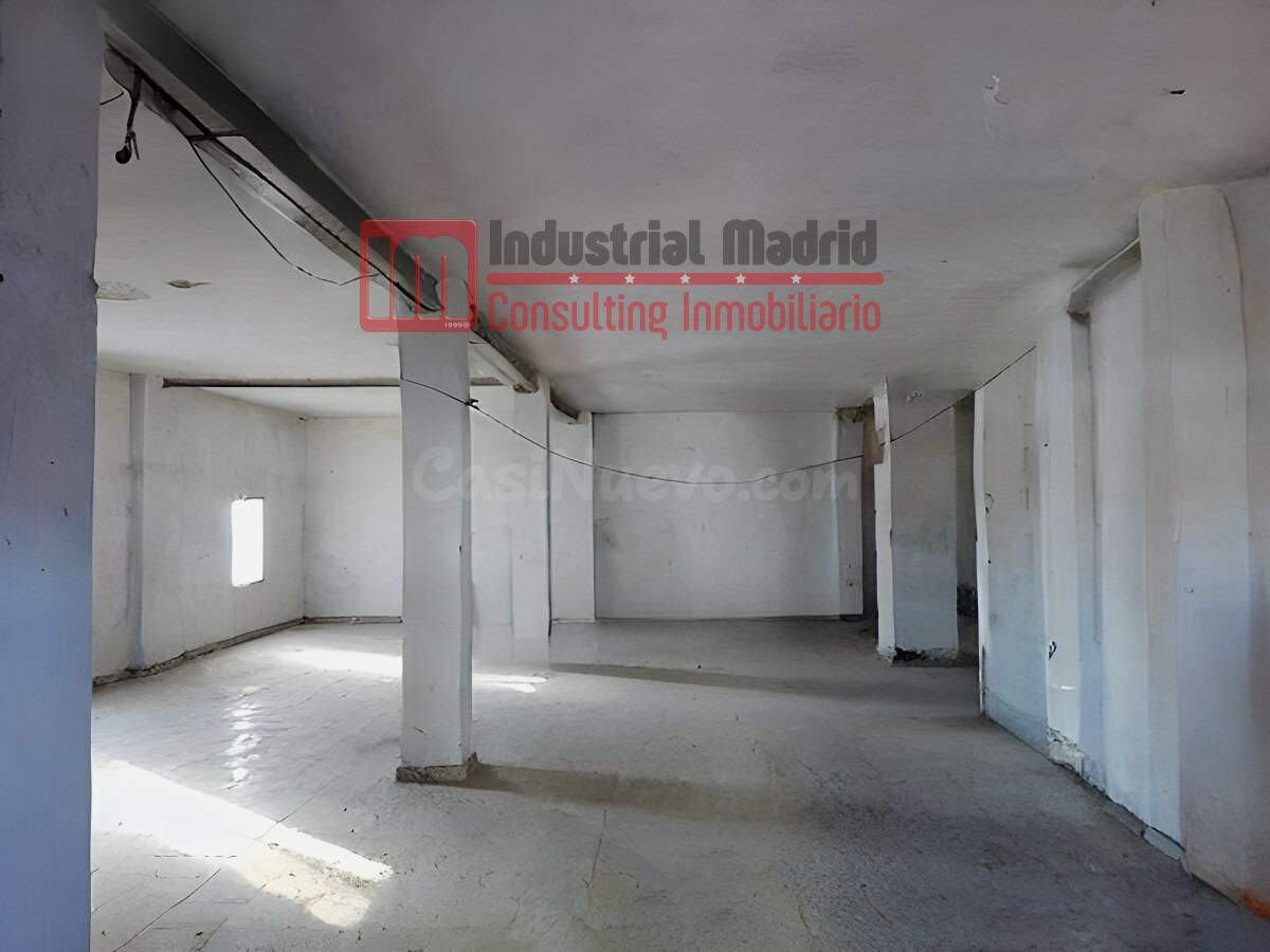 Local diáfano de 240 m2 en venta en Campo Real con posibilid