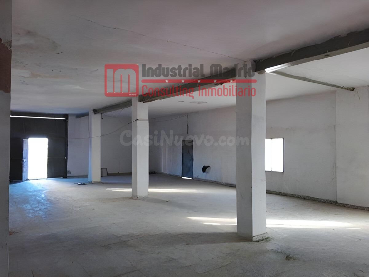 Local diáfano de 240 m2 en venta en Campo Real con posibilid - foto 2