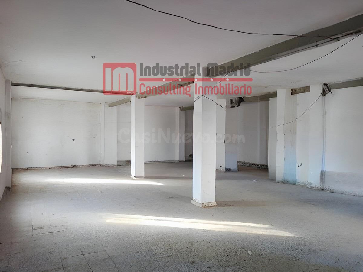 Local diáfano de 240 m2 en venta en Campo Real con posibilid - foto 3
