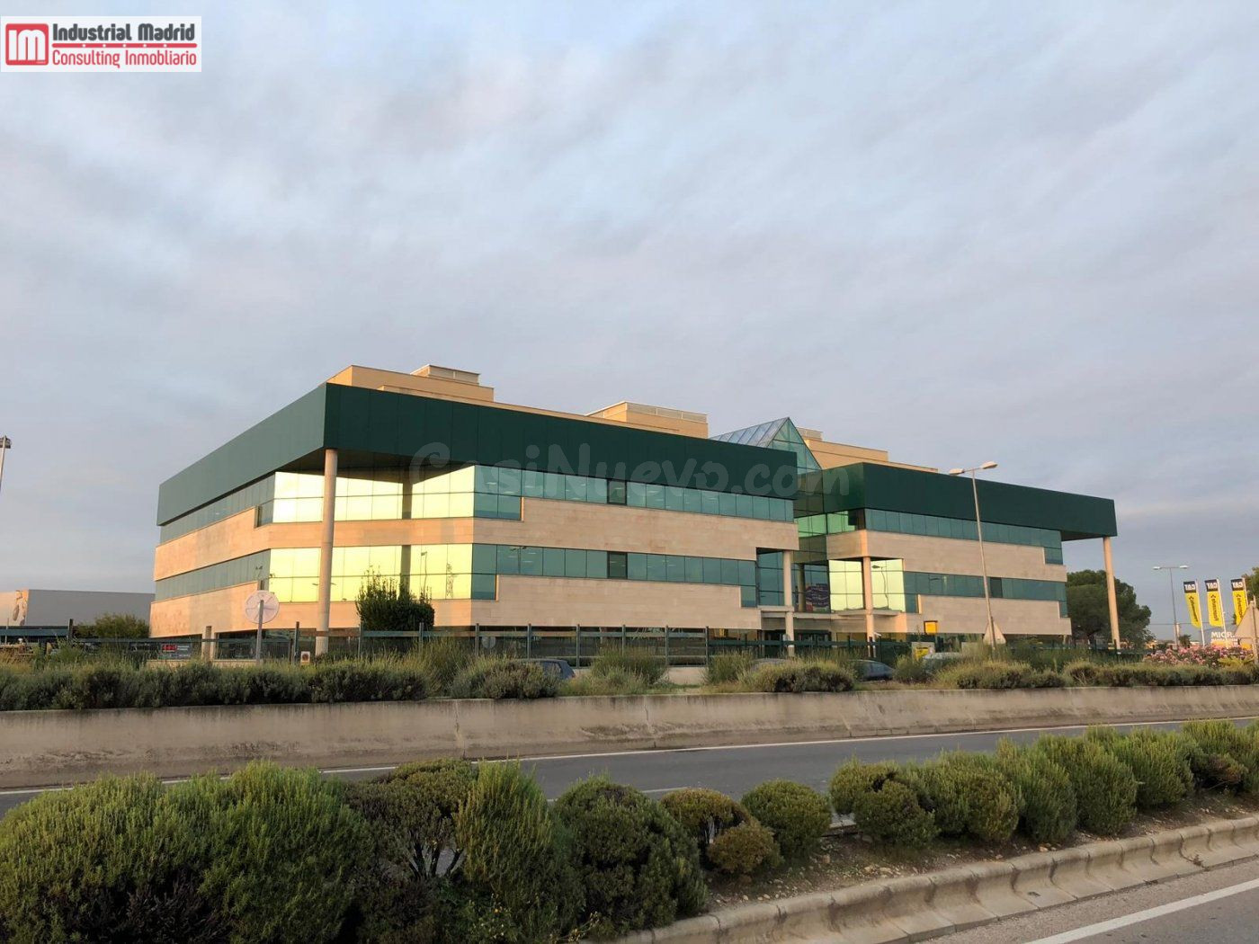 EDIFICIO REPRESENTATIVO EN VENTA Y ALQUILER - foto 2