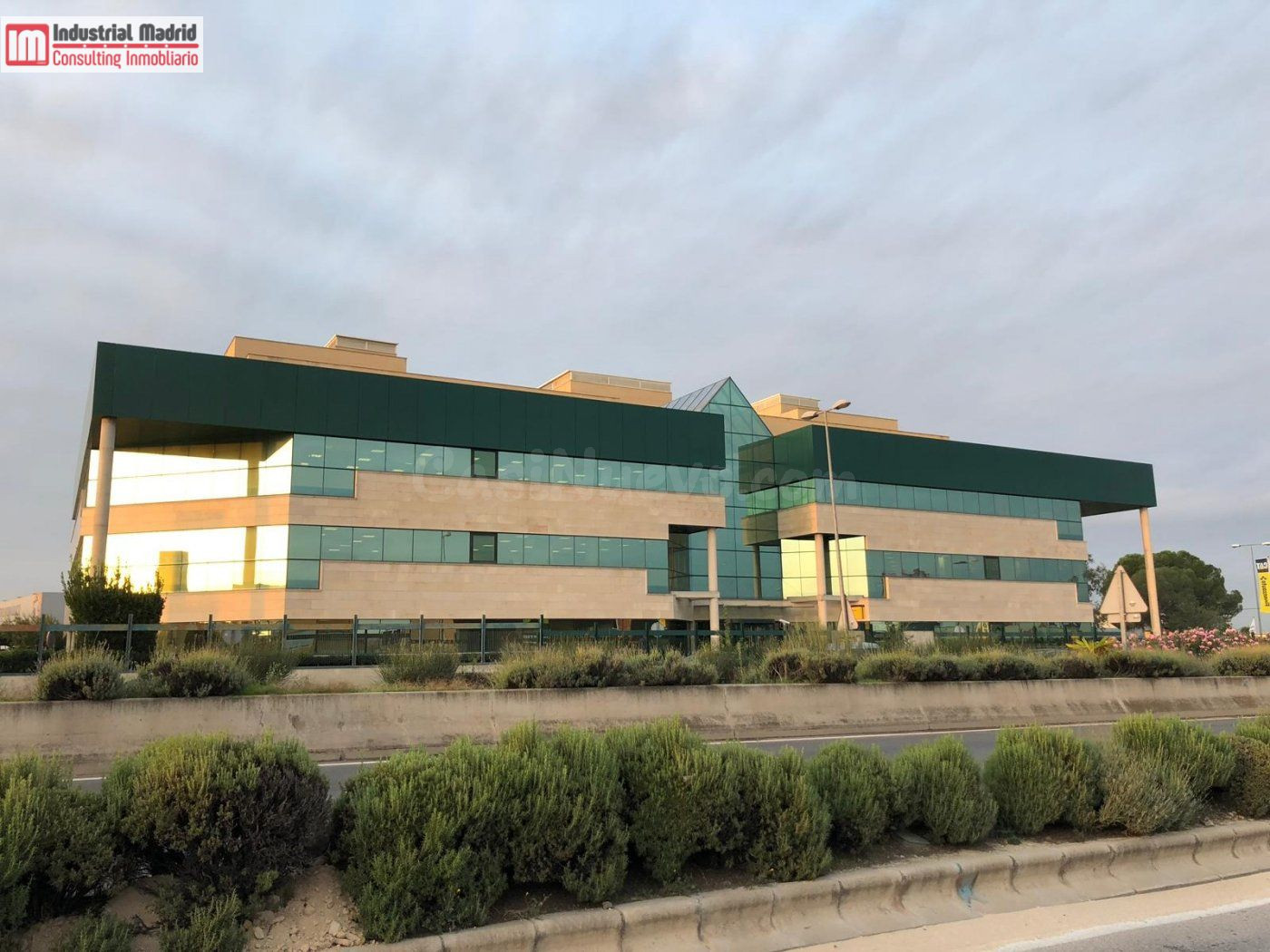 EDIFICIO REPRESENTATIVO EN VENTA Y ALQUILER - foto 4