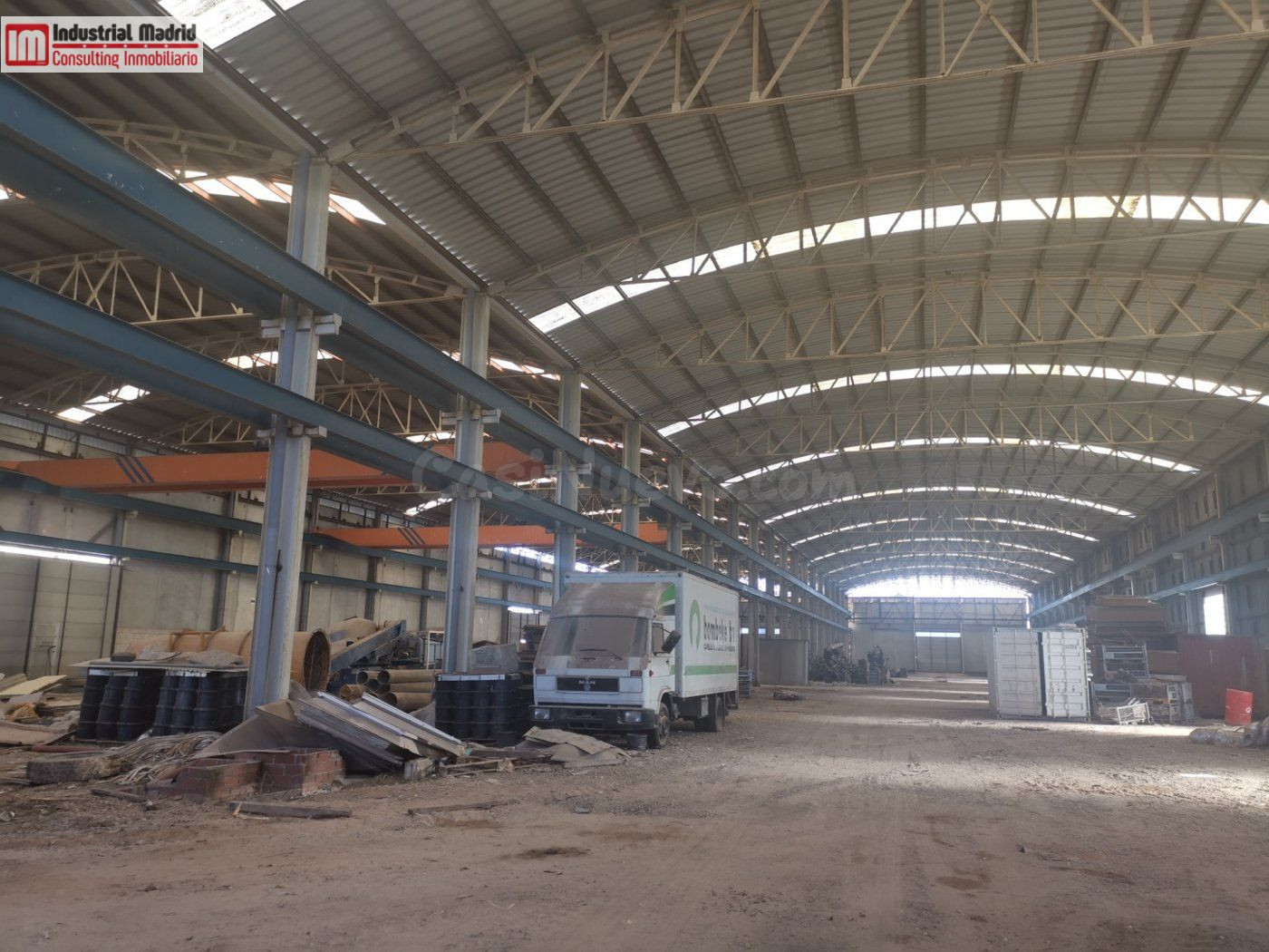 SE VENDE NAVE INDUSTRIAL CON CAMPA EN SESEÑA.