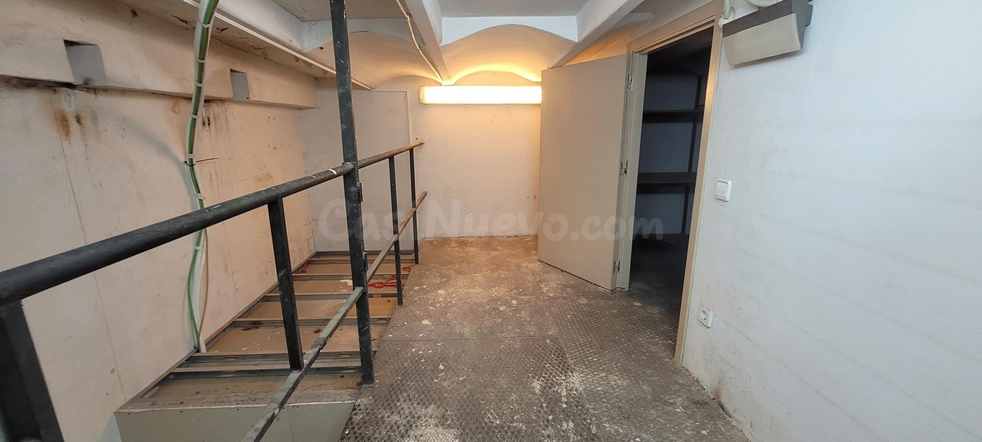 LOCAL EN VENTA, EN CALLE DE VILADOMAT, POR DEBAJO DE LA GRAN - foto 3