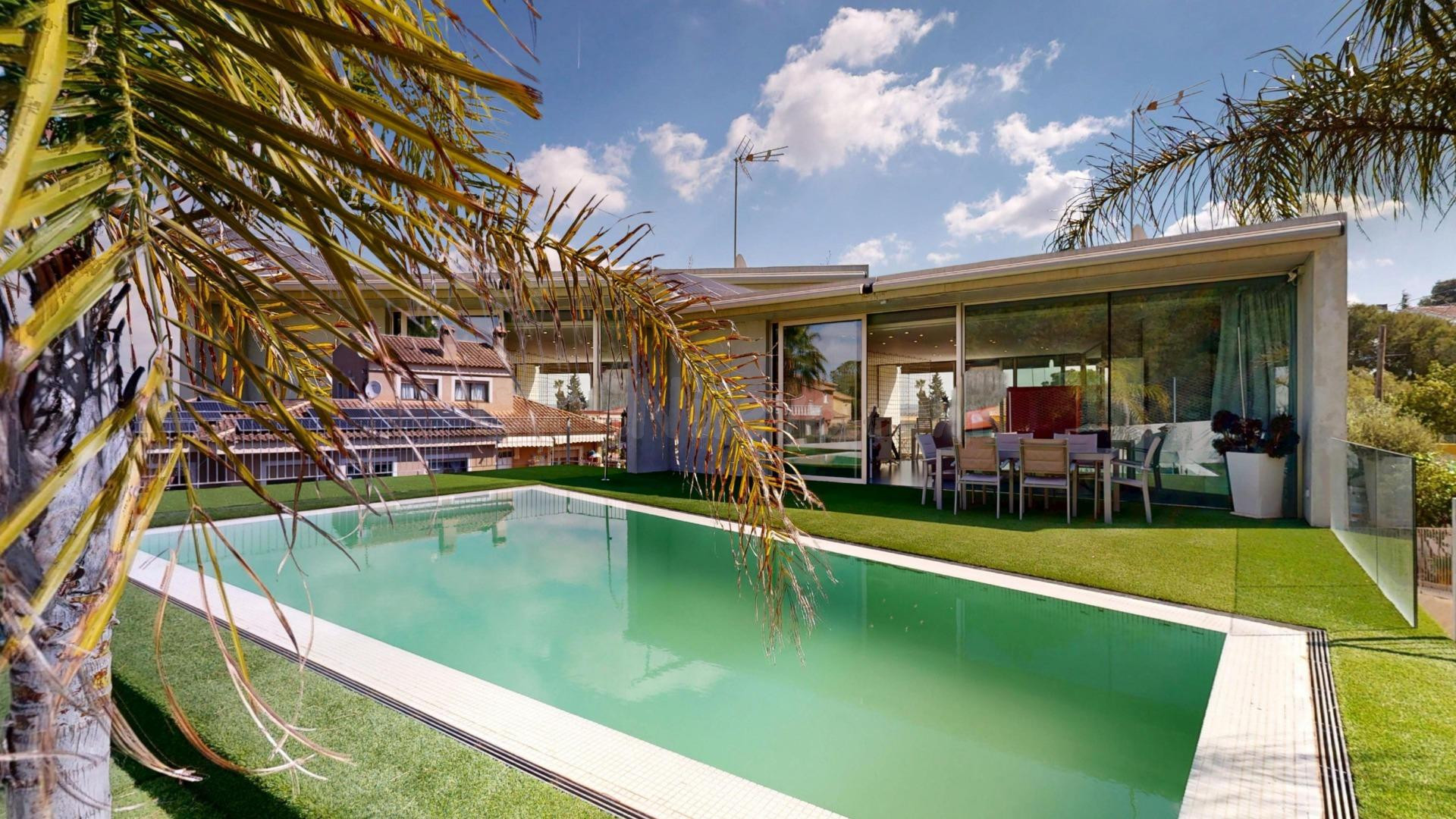 Chalet de autor con piscina salada y arquitectura de vanguar - foto 2