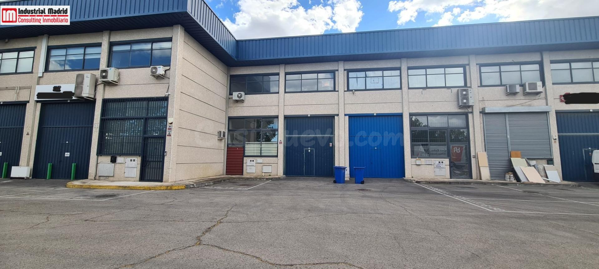 NAVE A LA VENTA EN UNO DE LOS POLÍGONOS MÁS MODERNOS DE FUEN - foto 2