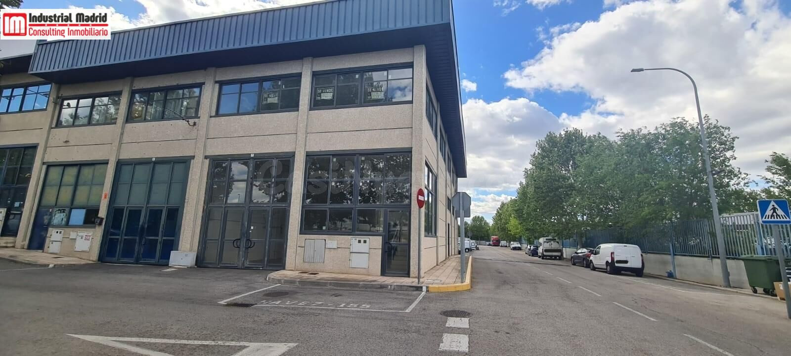 NAVE A LA VENTA EN UNO DE LOS POLÍGONOS MÁS MODERNOS DE FUEN - foto 3