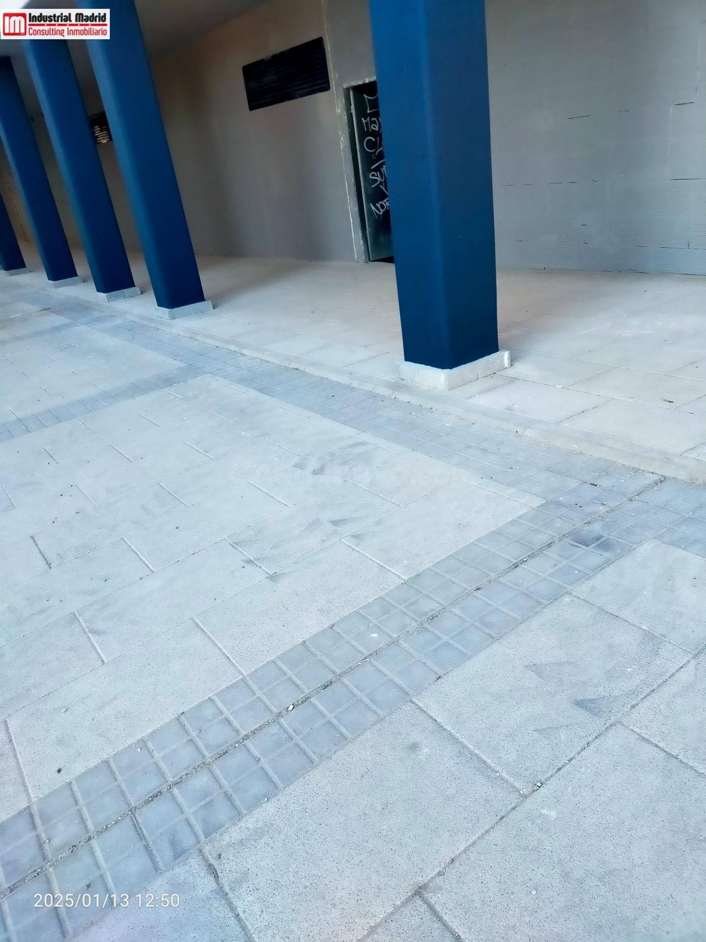 EXCELENTE OPORTUNIDAD DE LOCAL EN EDIFICIO PARÍS 3 - foto 4