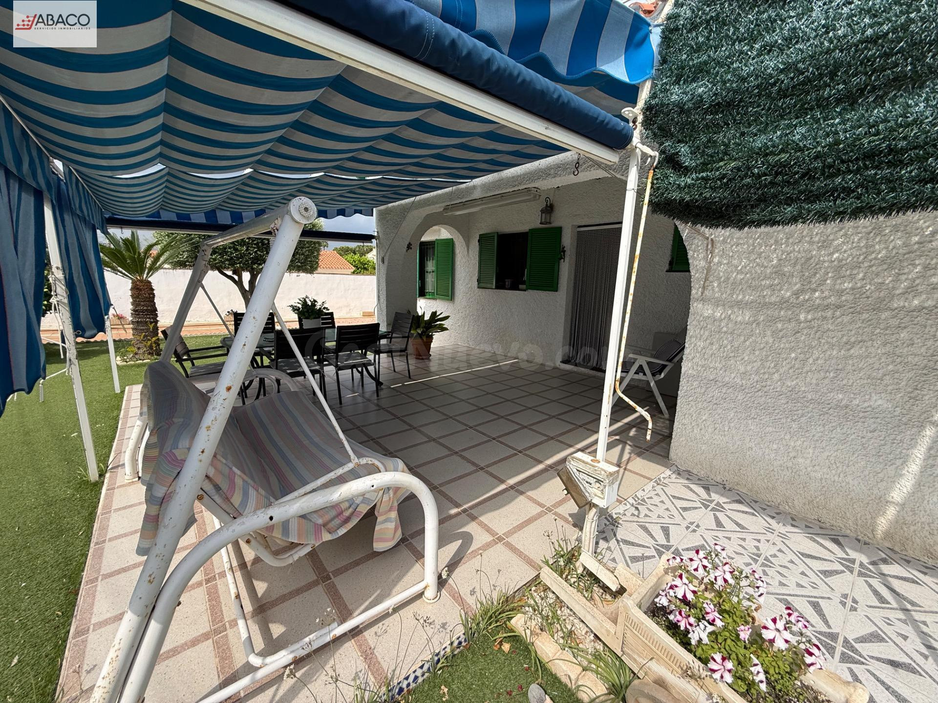 Chalet en Arenales del Sol con Piscina Privada y Amplias Zonas Exteriores - foto 2