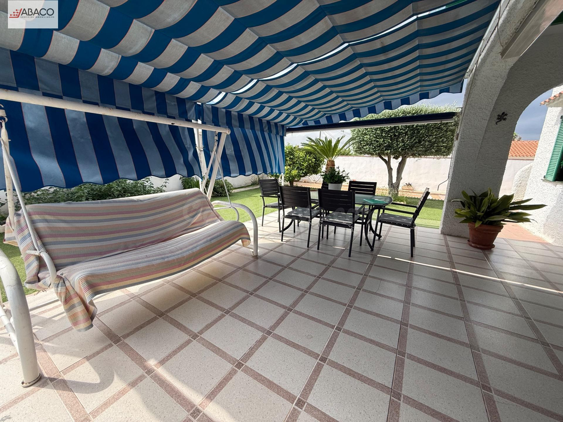 Chalet en Arenales del Sol con Piscina Privada y Amplias Zonas Exteriores - foto 4