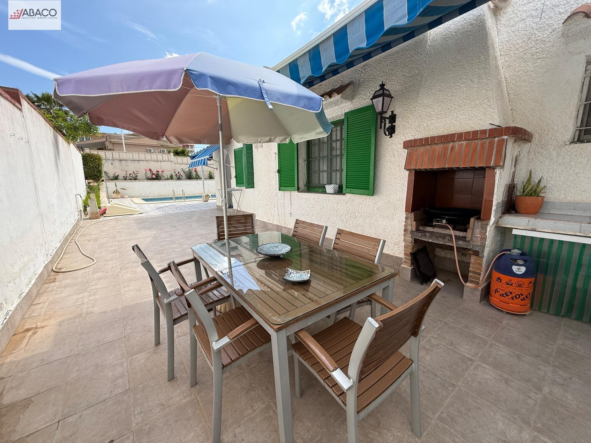 Chalet en Arenales del Sol con Piscina Privada y Amplias Zonas Exteriores - foto 5
