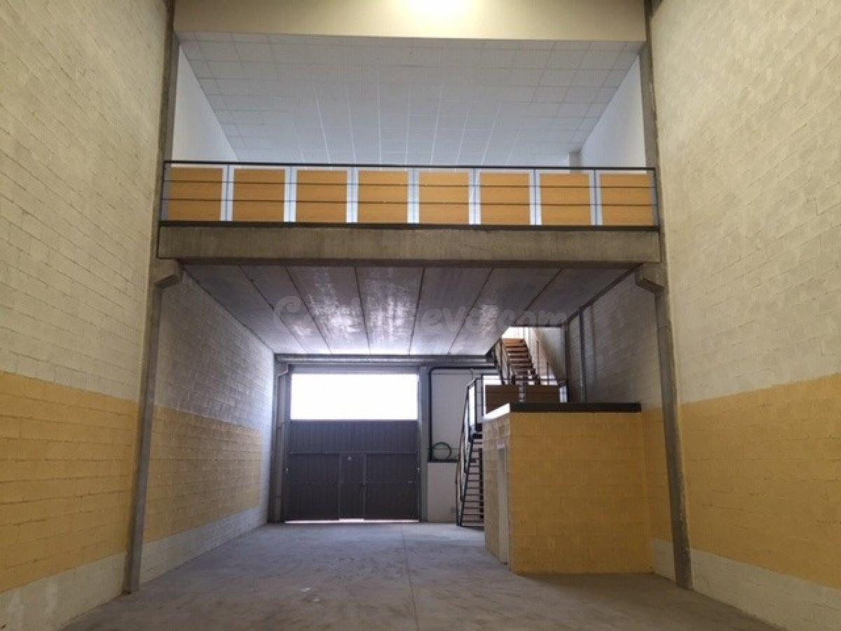 SE VENDE NAVE EN RENTABILIDAD EN ARGANDA DEL REY - foto 3