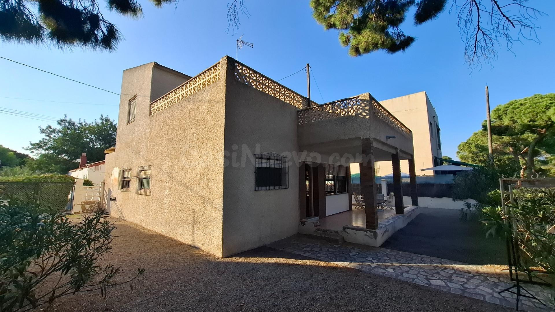 Chalet  en la Pinada de La Marina, a tan solo 500 metros de la Playa