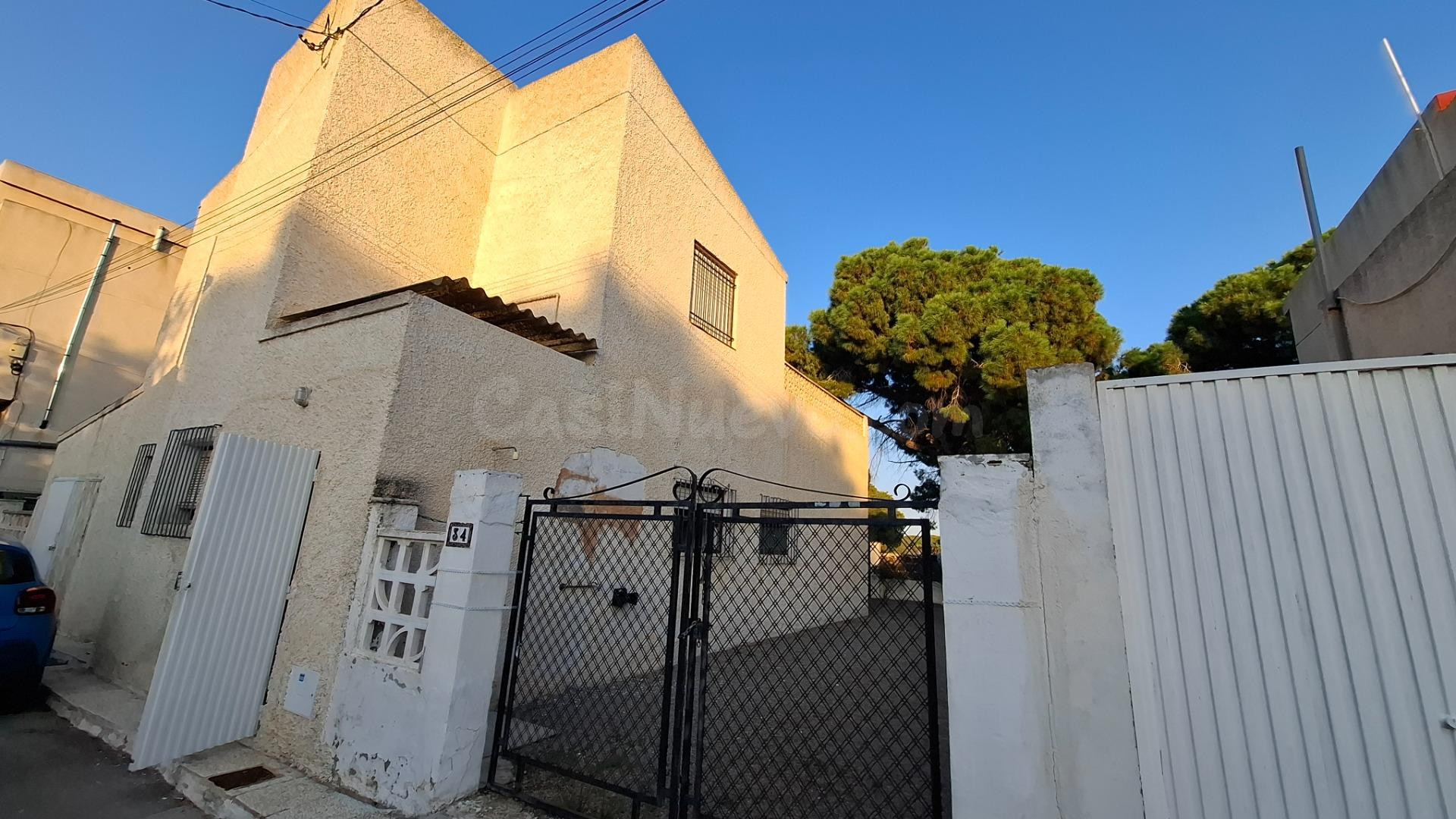 Chalet  en la Pinada de La Marina, a tan solo 500 metros de la Playa - foto 3