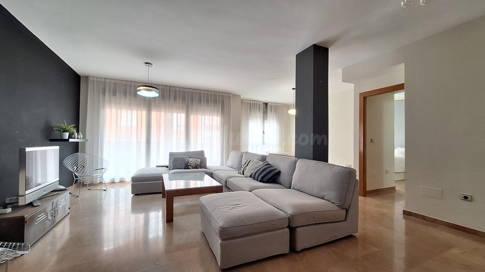 Vivienda de 3 dormitorios con 2 plazas de garaje, trastero y - foto 2