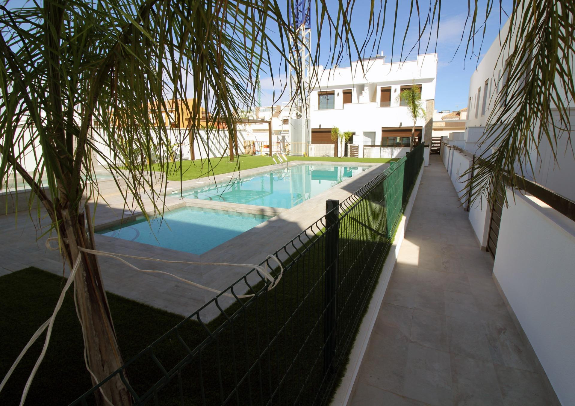 DÚPLEX DE 3 DORMITORIOS CON SOLÁRIUM EN PILAR DE LA HORADADA - foto 4