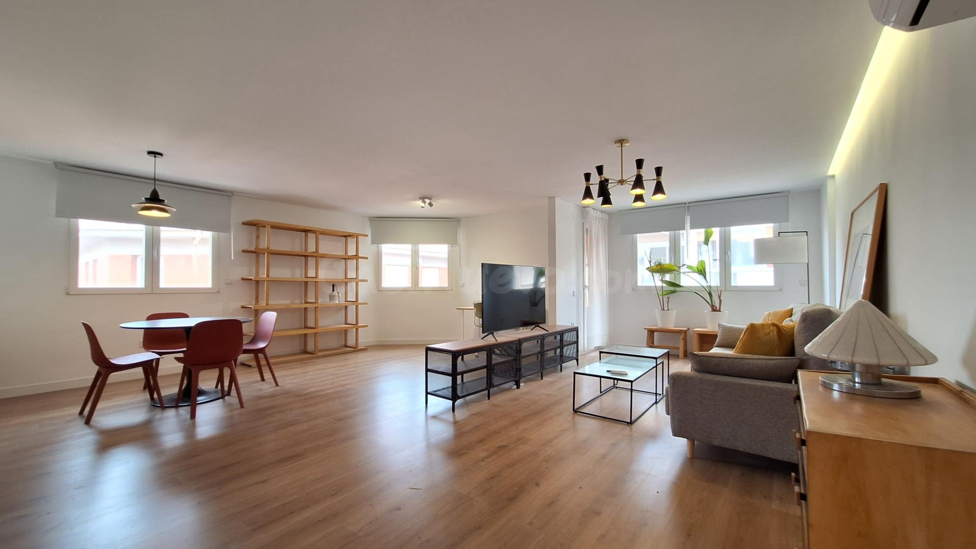 Apartamento de 75 m2 de 1 dormitorio en Puente Tocinos - foto 2