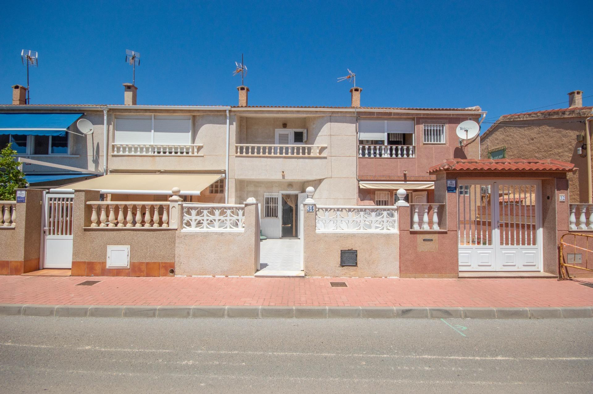 Bungalow con gran potencial a escasos 500 metros de la Playa de Los Náufragos – Torrevieja
