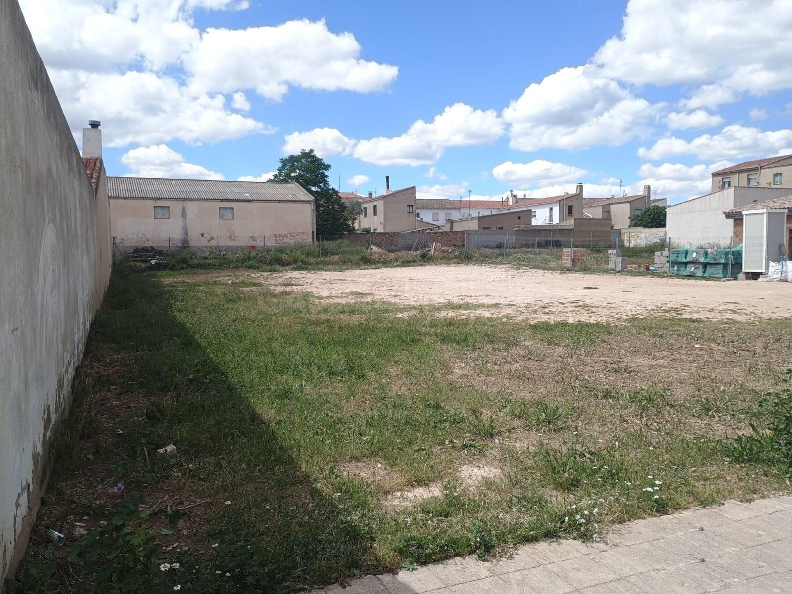 Solar urbano de 1.094 m2 en Alpera