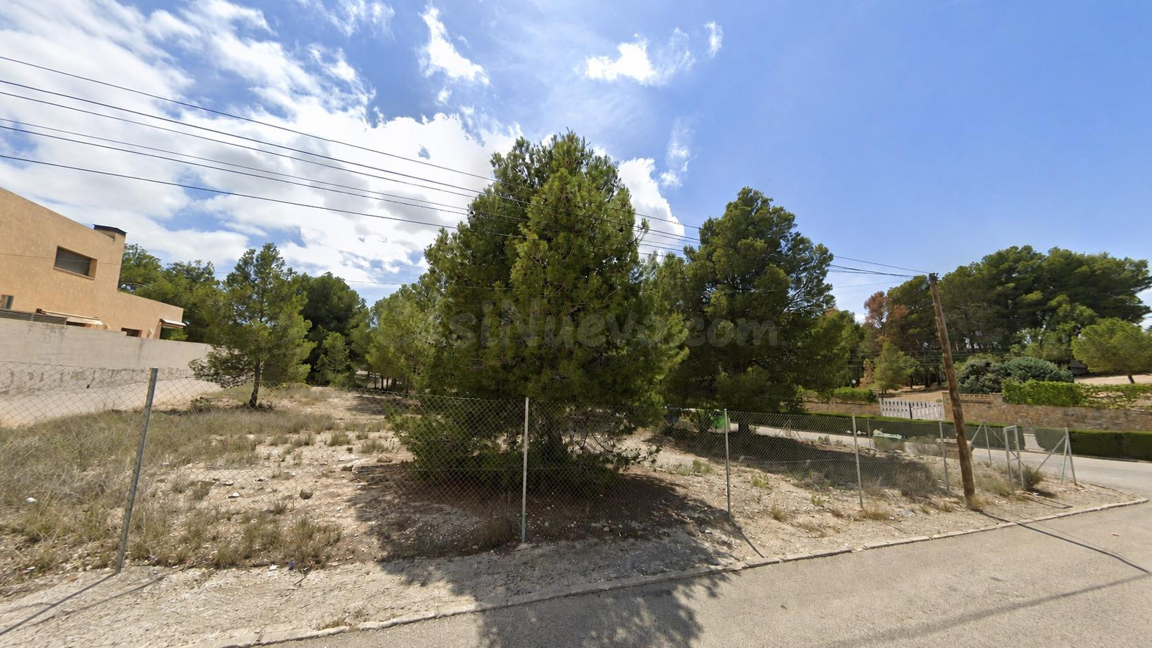 EXCLUSIVA PARCELA URBANA DE 1.433 m2 EN LA LOMA BADA (PETRER)