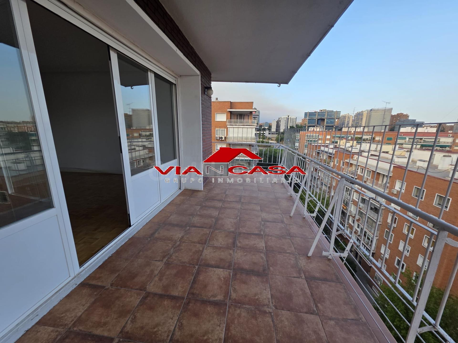 Piso 4 habitaciones 220m² en alquiler - Guindalera