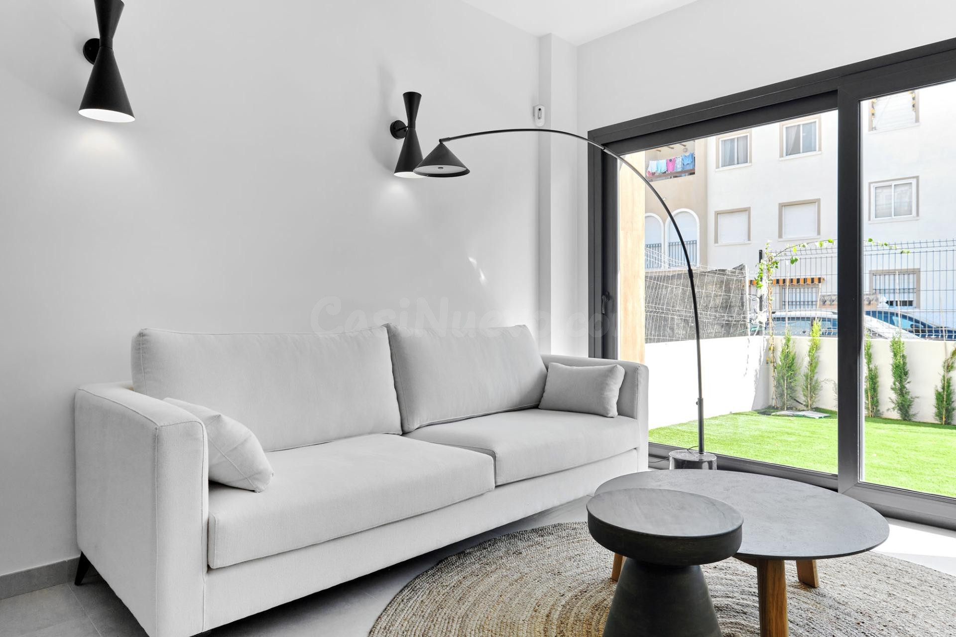 Apartamento con jardín de 2 dormitorios en Torrevieja