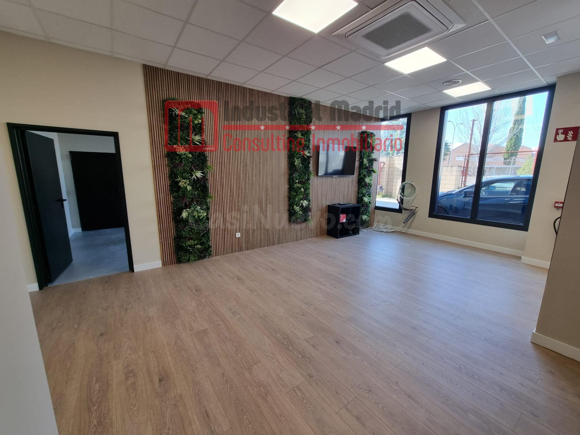 NAVE EN EXCELENTE ZONA DE TORREJÓN DE ARDOZ - foto 2