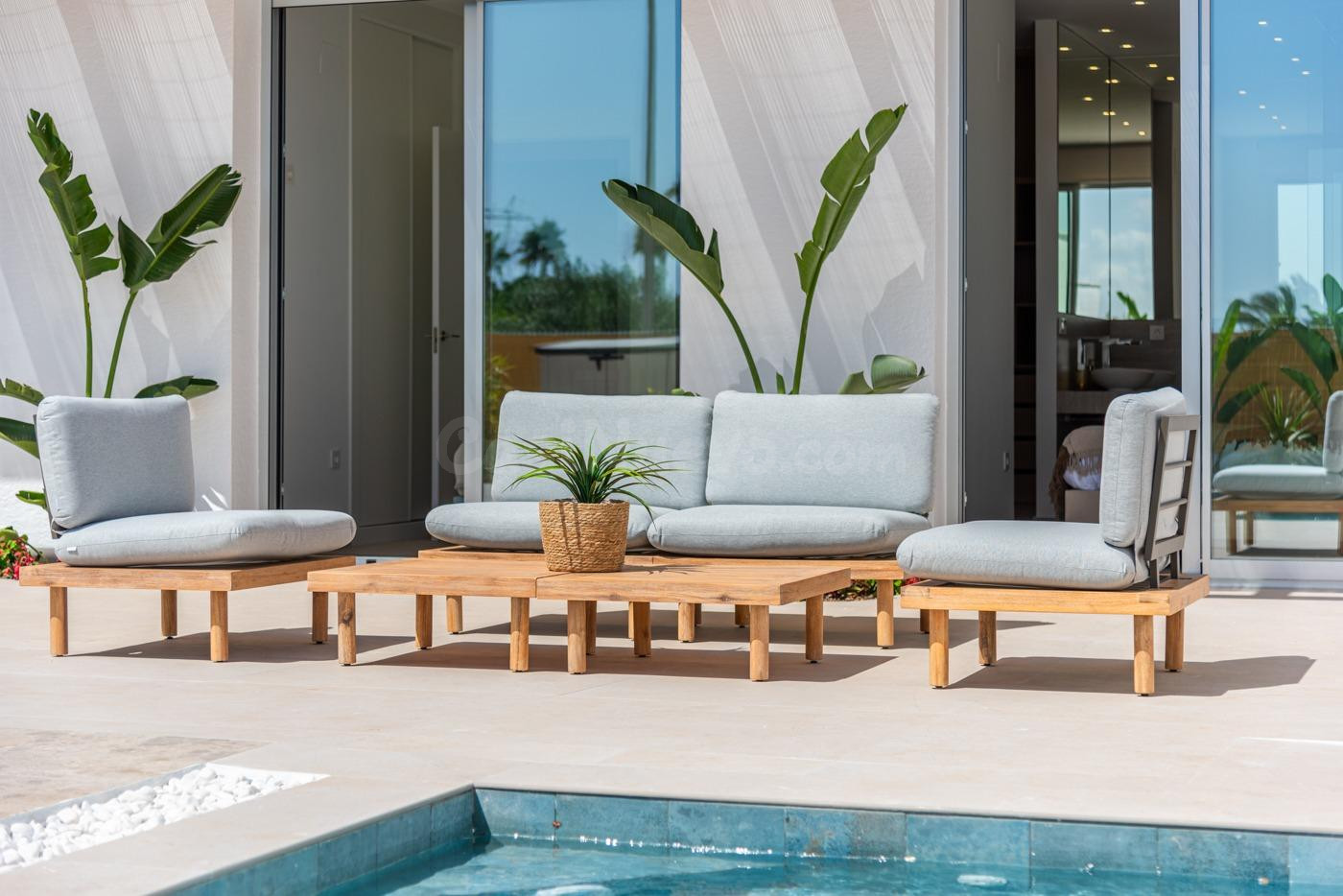 VILLA DE 3 DORMITORIOS CON PISCINA PRIVADA EN DOLORES - foto 4