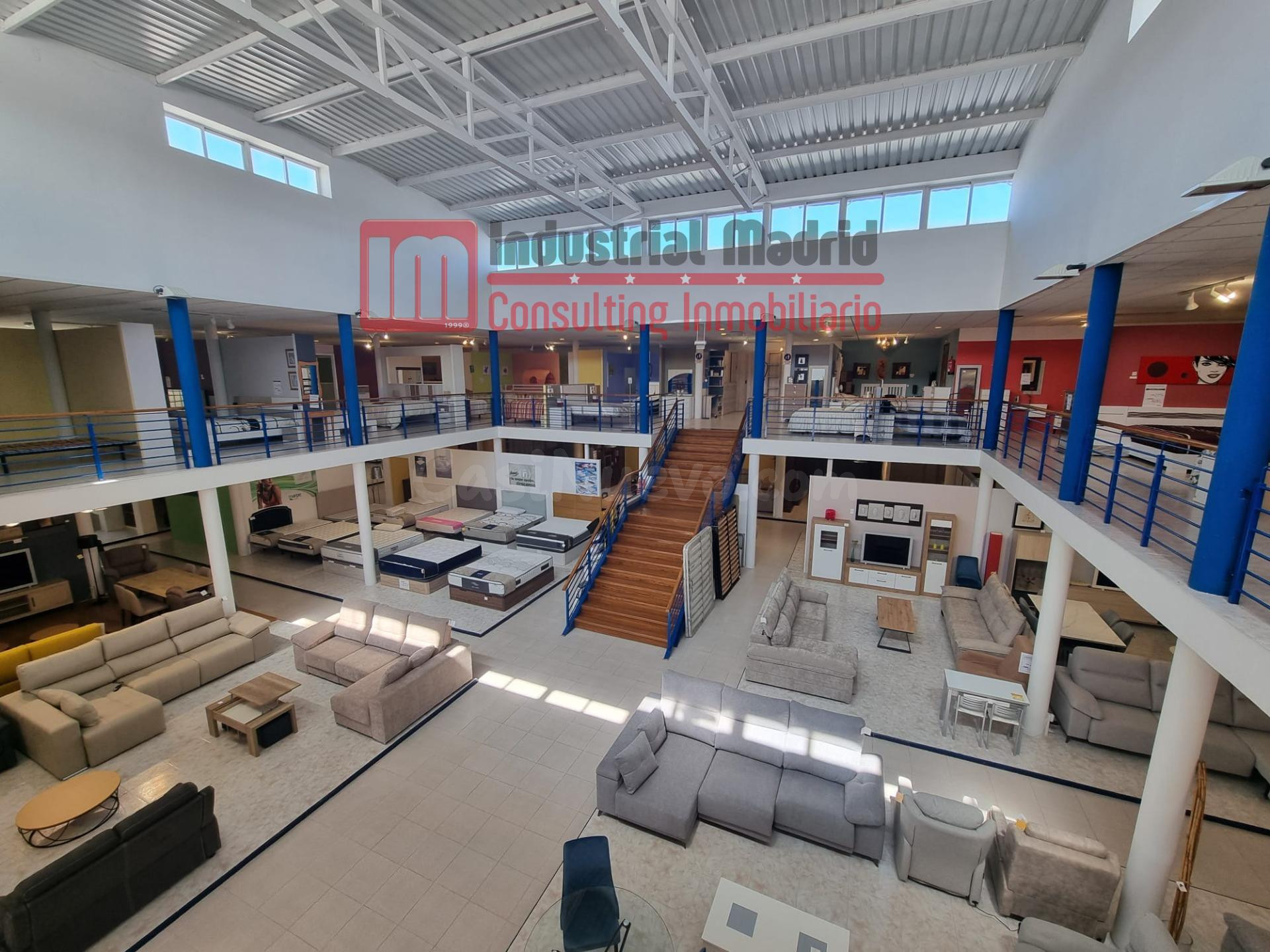 NAVE COMERCIAL EN VENTA CON GRAN VISIBILIDAD DESDE LA A-2