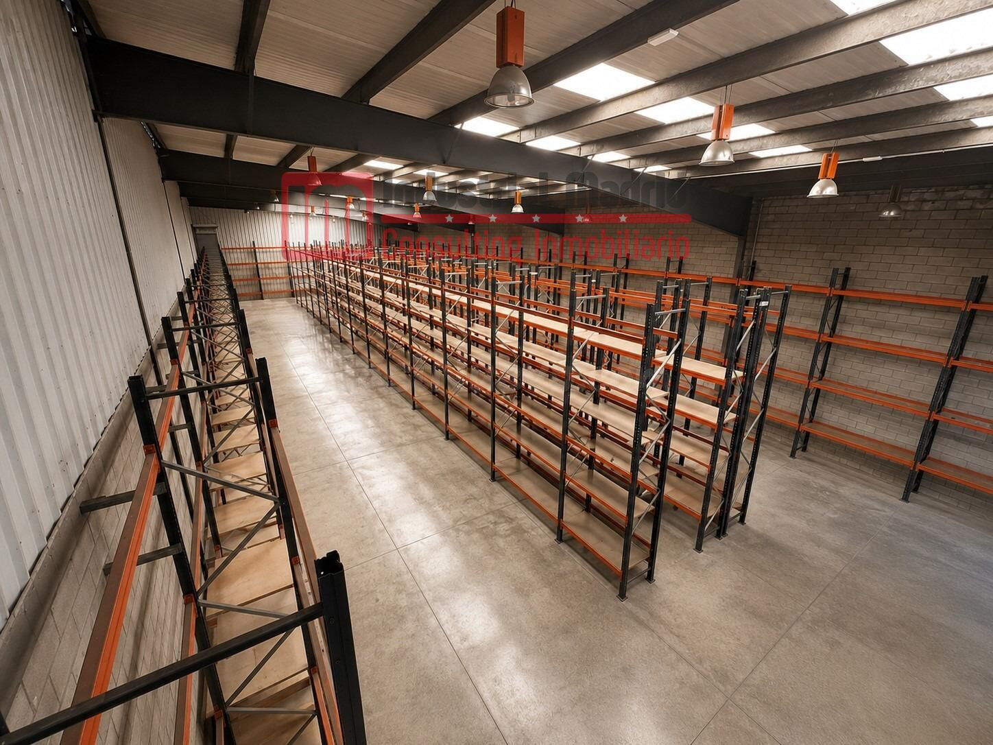 NAVE INDUSTRIAL EN VENTA CON PATIO PRIVADO Y OFICINAS - foto 3