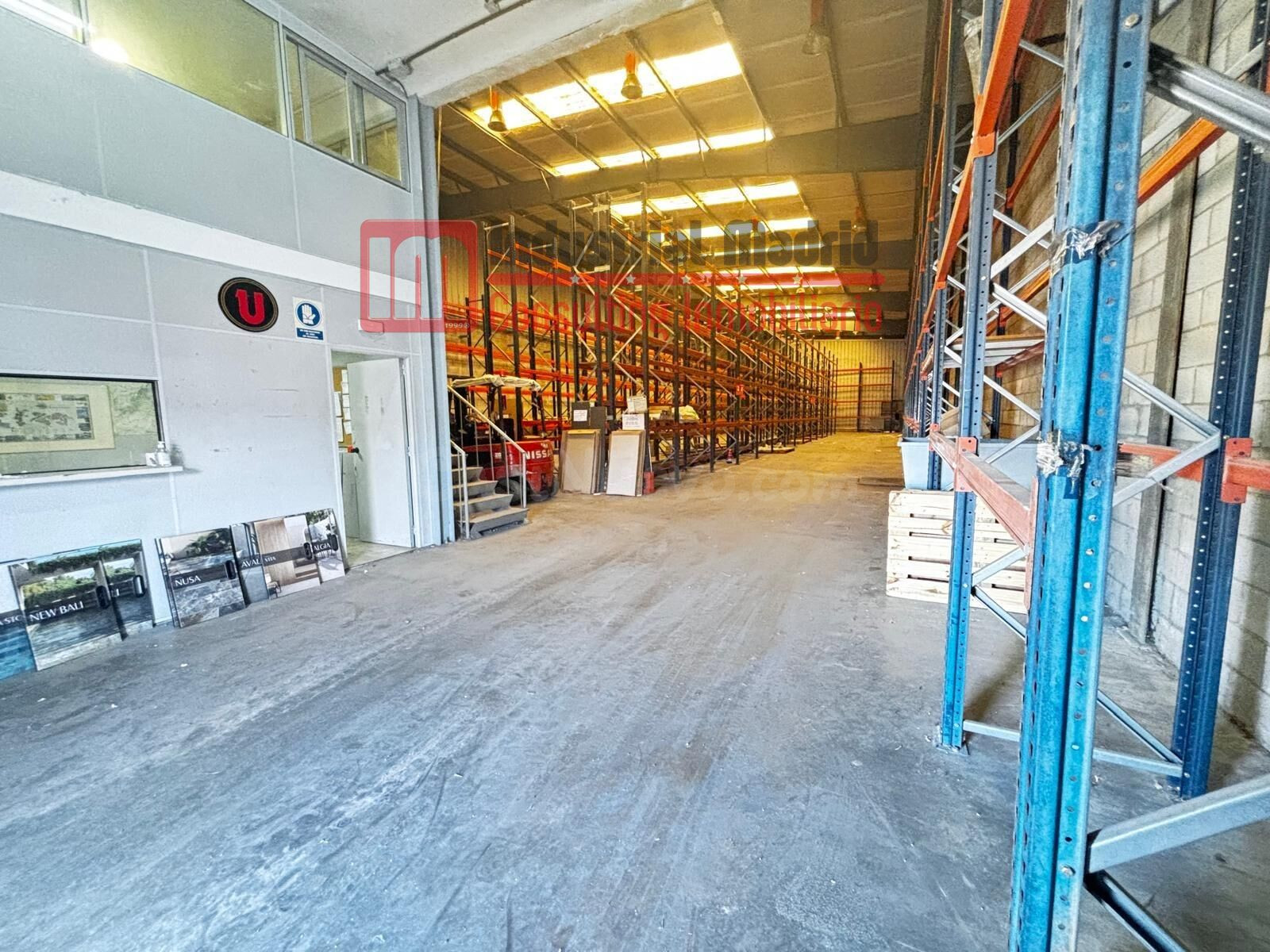 NAVE INDUSTRIAL EN VENTA CON PATIO PRIVADO Y OFICINAS - foto 4