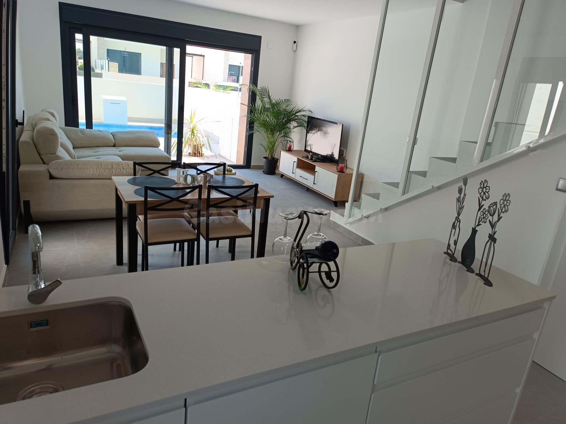 VILLA ADOSADA DE 3 DORMITORIOS EN DAYA NUEVA