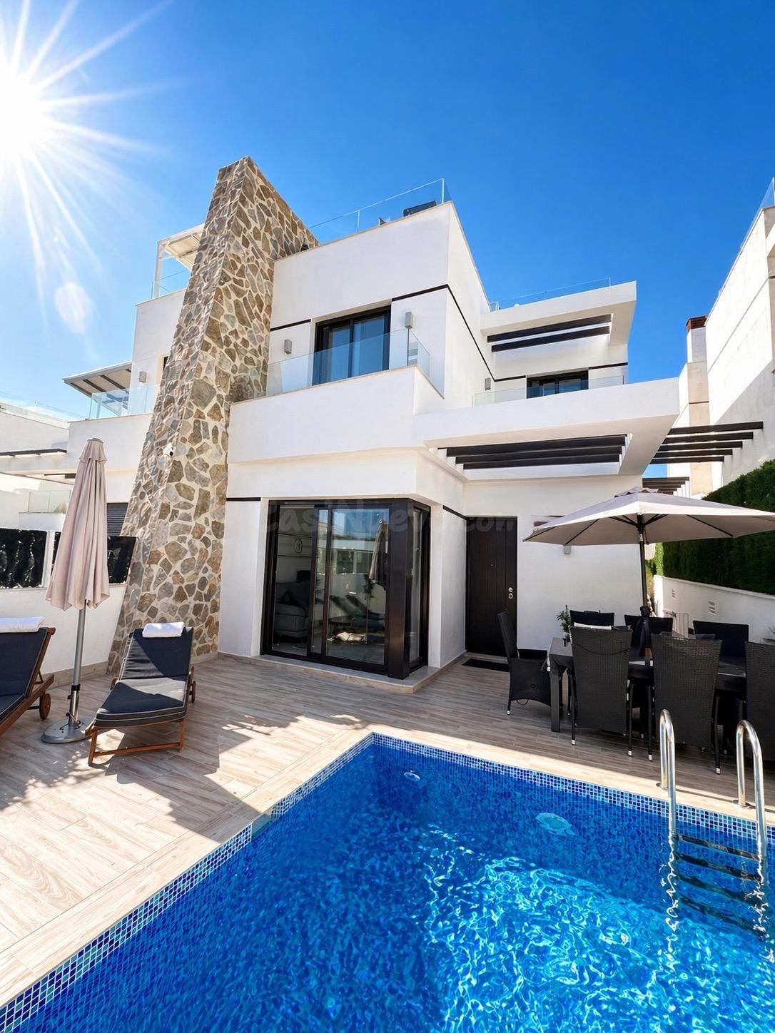 Adosado contemporáneo  PAU-26 con piscina privada y solárium