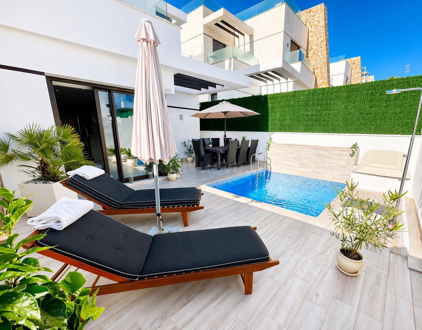 Adosado contemporáneo  PAU-26 con piscina privada y solárium