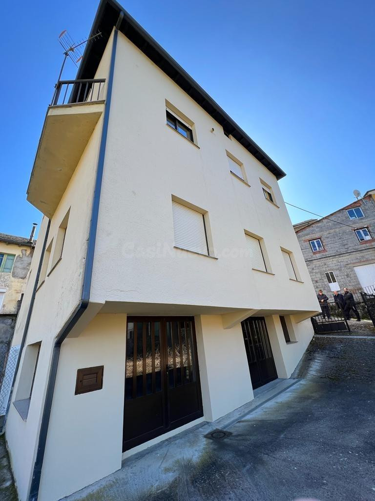 Casa en venta en Vega de Valcarce con potencial para negocio - foto 3