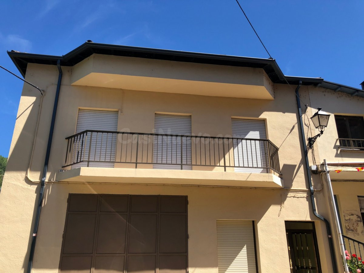 Casa en venta en Vega de Valcarce con potencial para negocio - foto 4