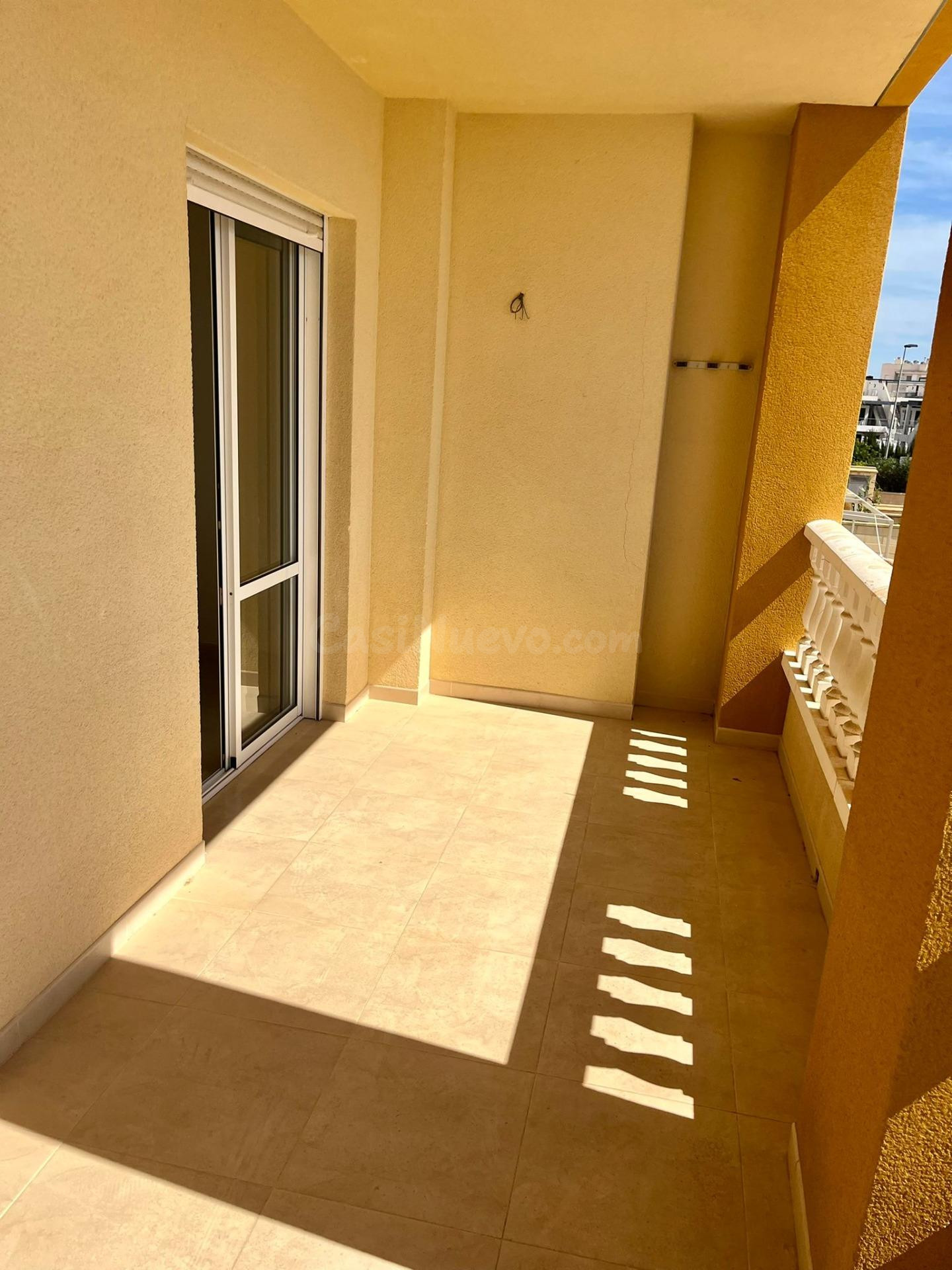 Apartamento amplio con Solarium en corazon de Villamartin - foto 4