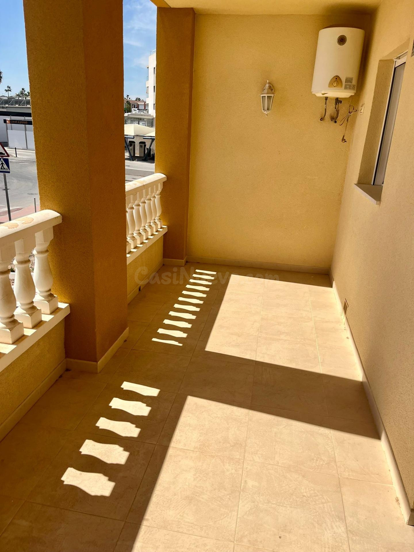 Apartamento amplio con Solarium en corazon de Villamartin - foto 5