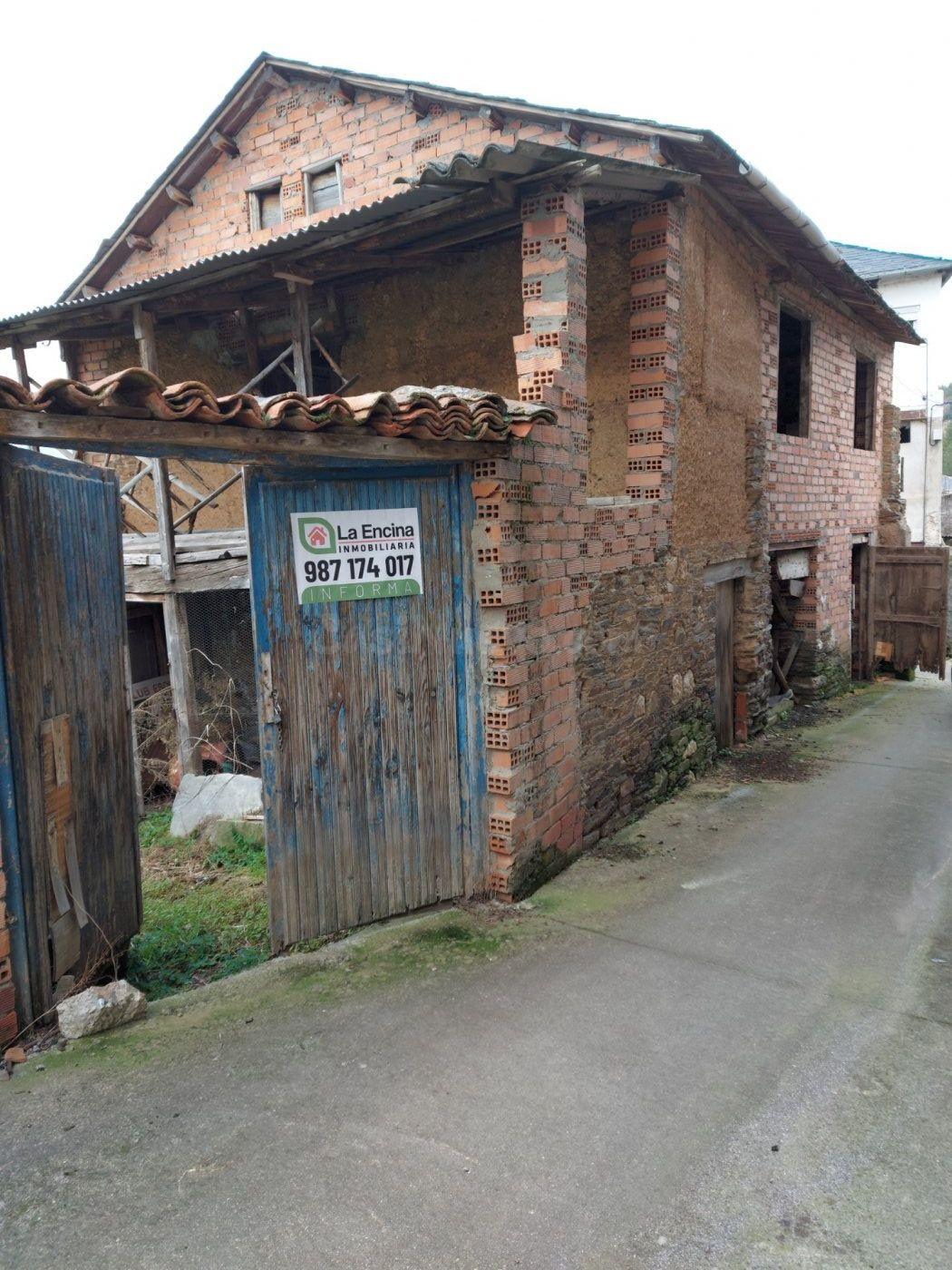 CASA CON TERRENO EN VILLAR DE LOS BARRIOS