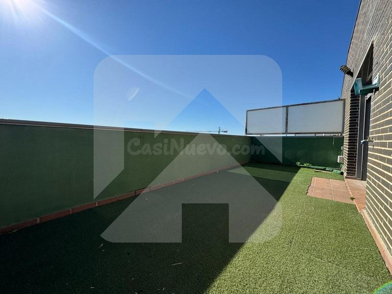 VENTA DE ATICO DUPLEX  EN URBANIZACION CON PISCINA - foto 3
