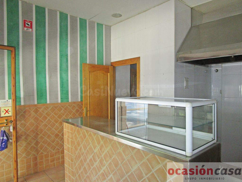 LOCAL COMERCIAL EN LA URBANIZACIÓN "LOS JARDINES 4"