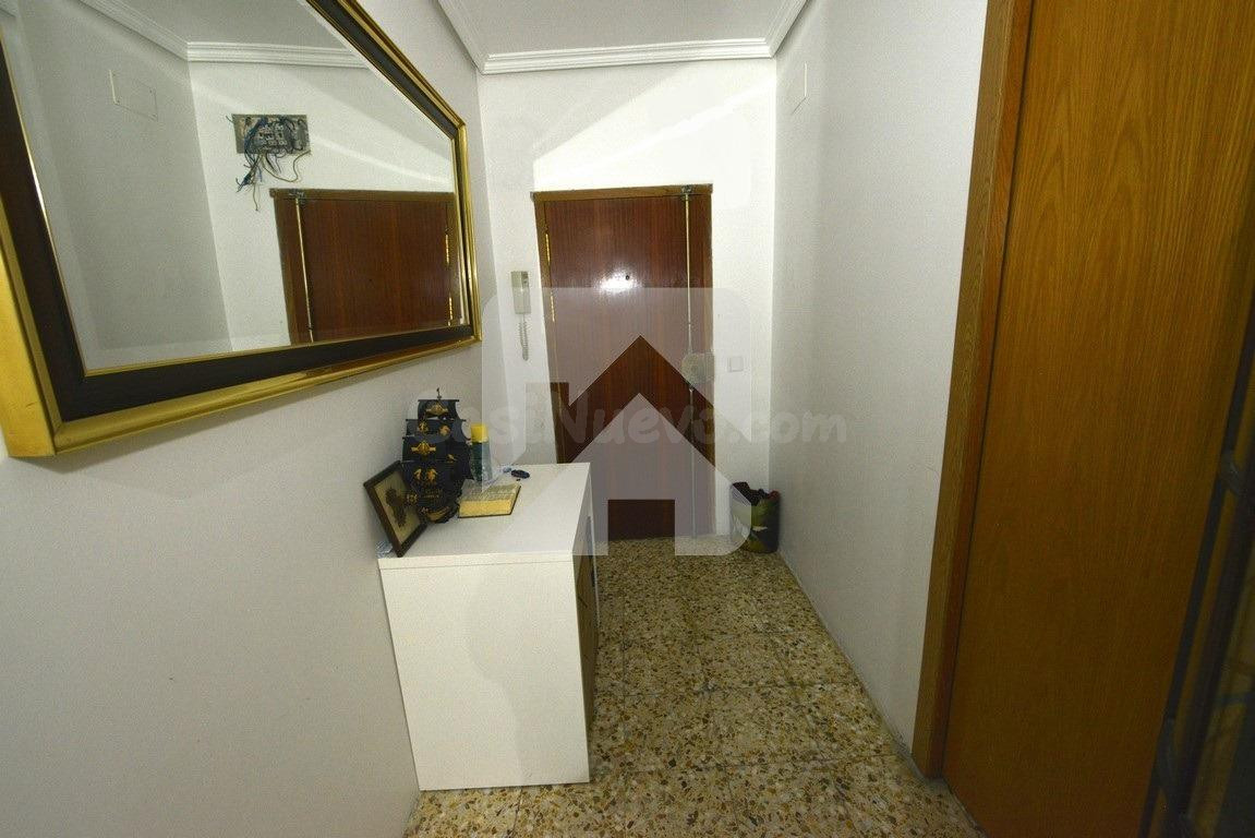 PISO LUMINOSO CON TERRAZA -- 3 HAB - foto 4