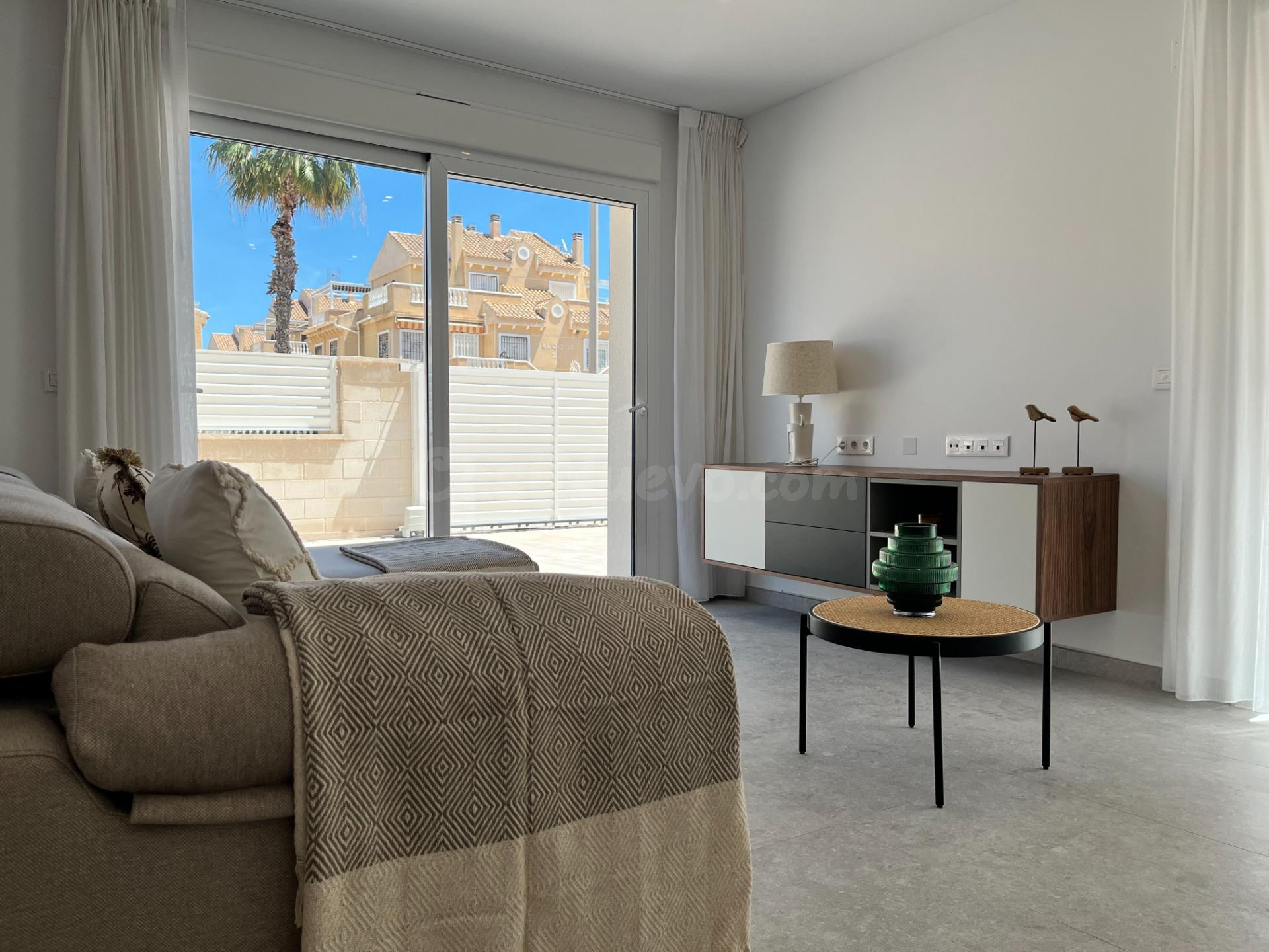 EXCLUSIVA VIVIENDA EN TORREVIEJA - foto 3