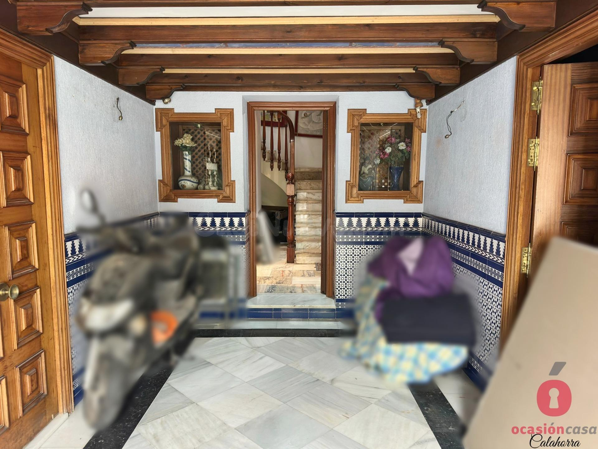GRAN CASA HACIENDO ESQUINA CON LOCAL Y GARAJE - ZONA BAJA CAMPO DE LA VERDAD - ASCENSOR
