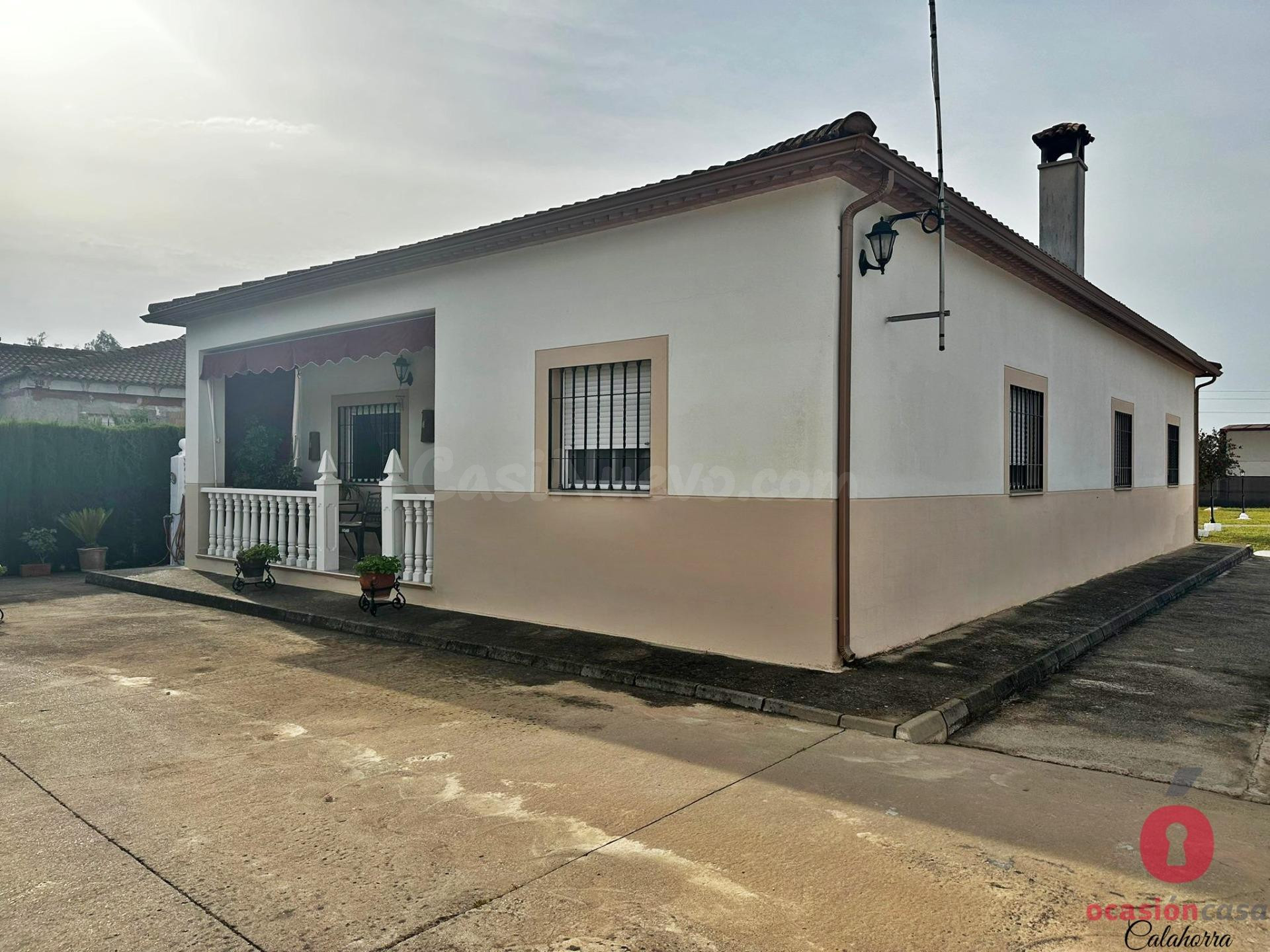 CASA CON TERRENO - PERFECTO ESTADO - ZONA LAS CUEVAS (URB. EL PÁRAMO) - foto 5