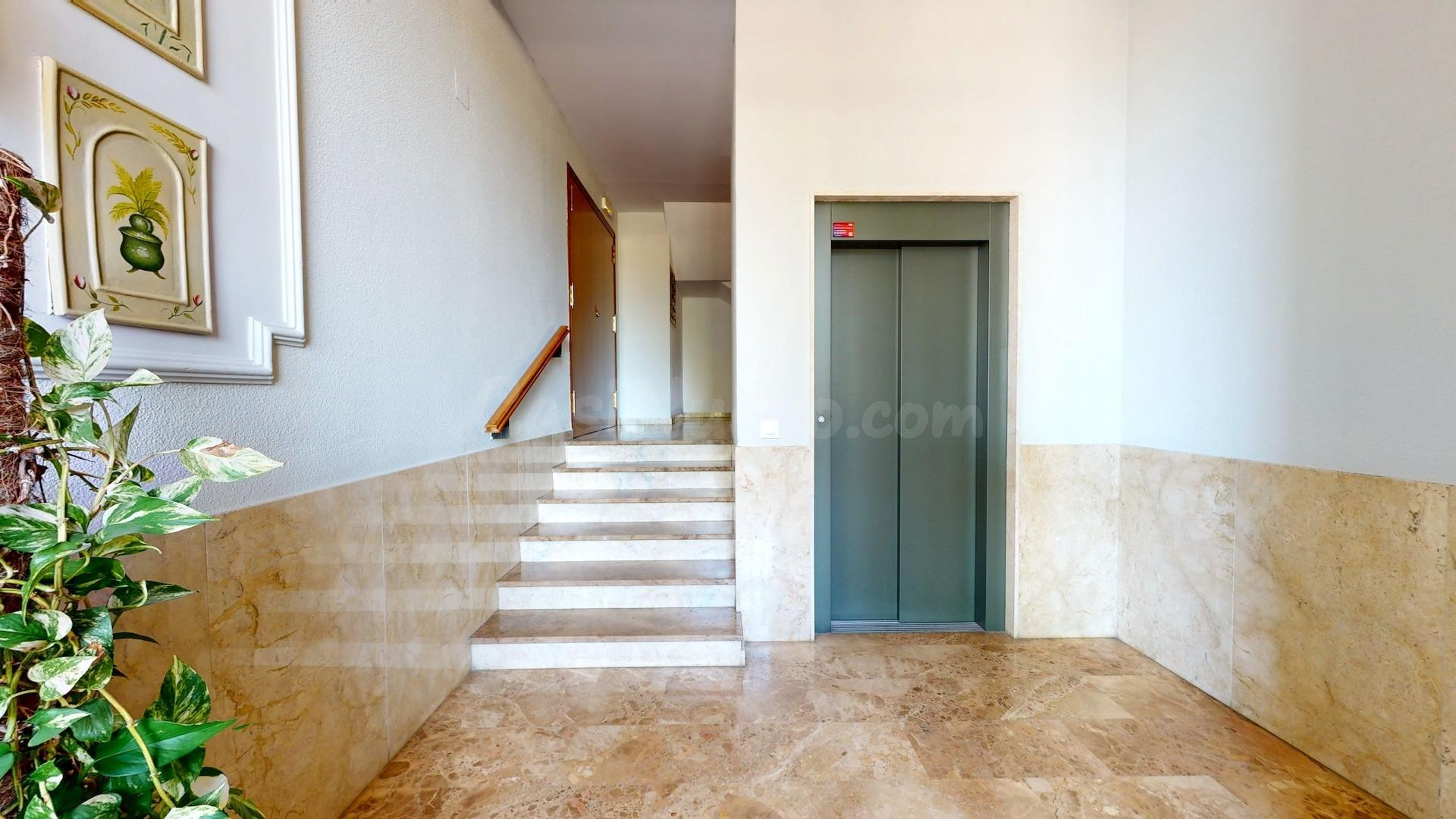 PISO EN EXCLUSIVA CON VISTAS A MEZQUITA-CATEDRAL  AVENIDA DE FRAY ALBINO - ZONA HESPERIA - foto 2