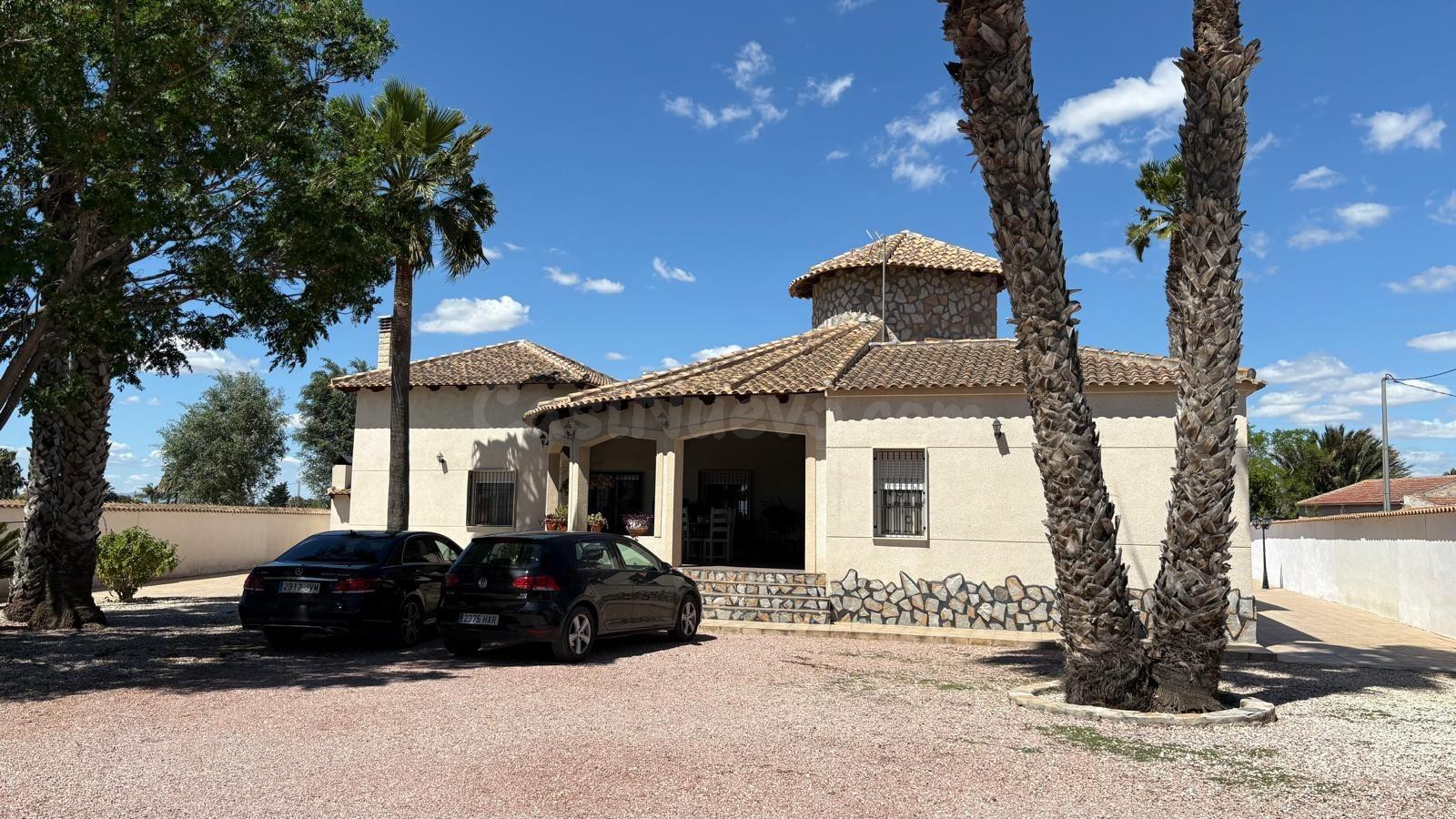 Villa exclusiva con amplios espacios y entorno privilegiado 