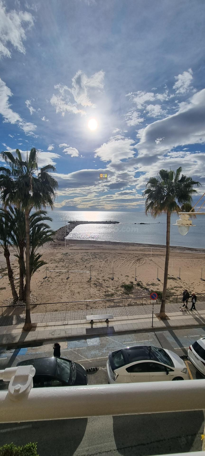 SE ALQUILA MAGNÍFICO APARTAMENTO EN PRIMERA LÍNEA DE PLAYA D - foto 3