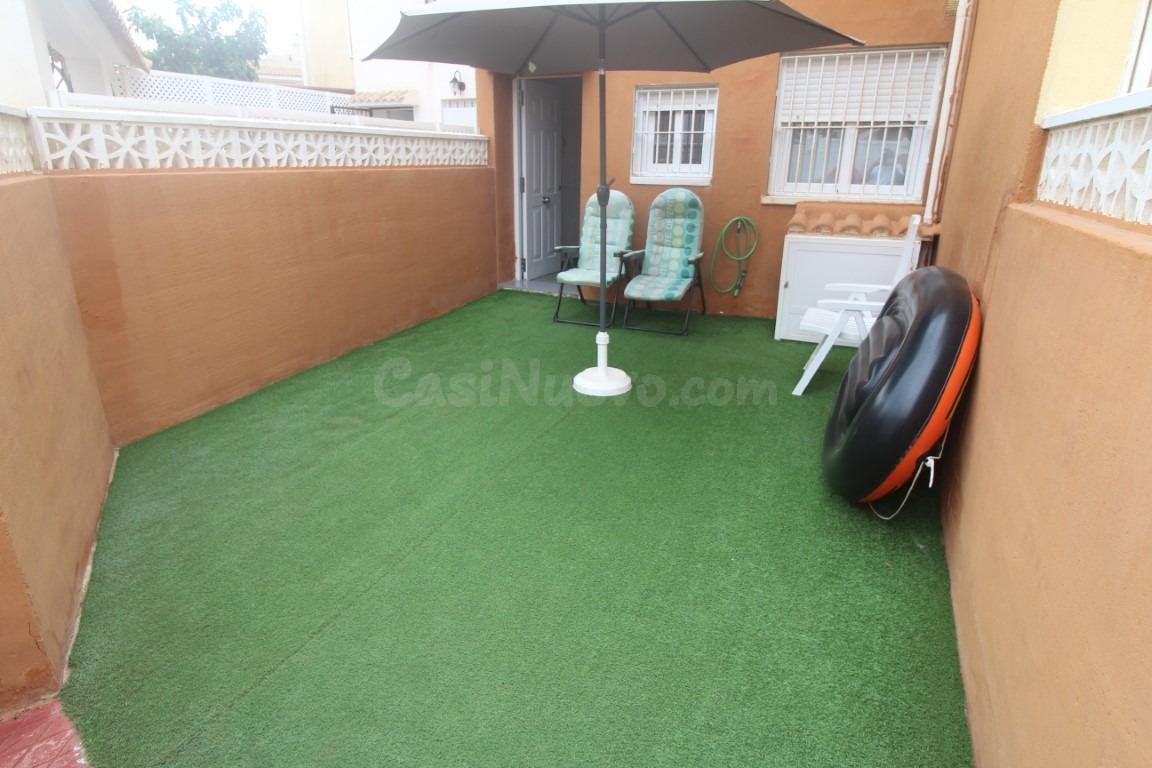 BONITO CHALET ADOSADO EN LA ZONA DE VILLASOL TORREVIEJA - foto 4