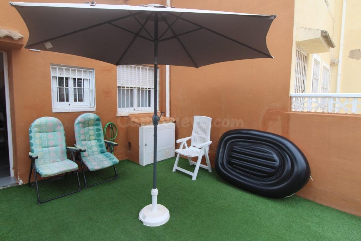 BONITO CHALET ADOSADO EN LA ZONA DE VILLASOL TORREVIEJA - foto 5